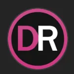 Desire Room の丸いピンク×ブラックのブランドロゴ。 このブランドのバーチャルキャラ作品やシリーズ動画を象徴するアイコンだよ。