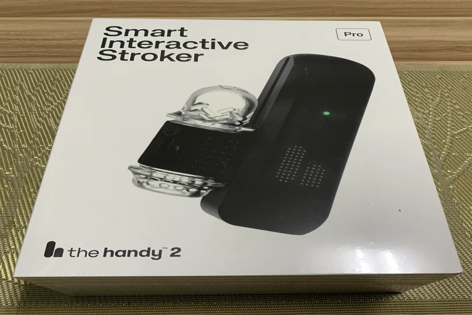 The Handy 2 Proの外箱。Smart Interactive Stroker Proの文字と本体イメージが印刷されている。