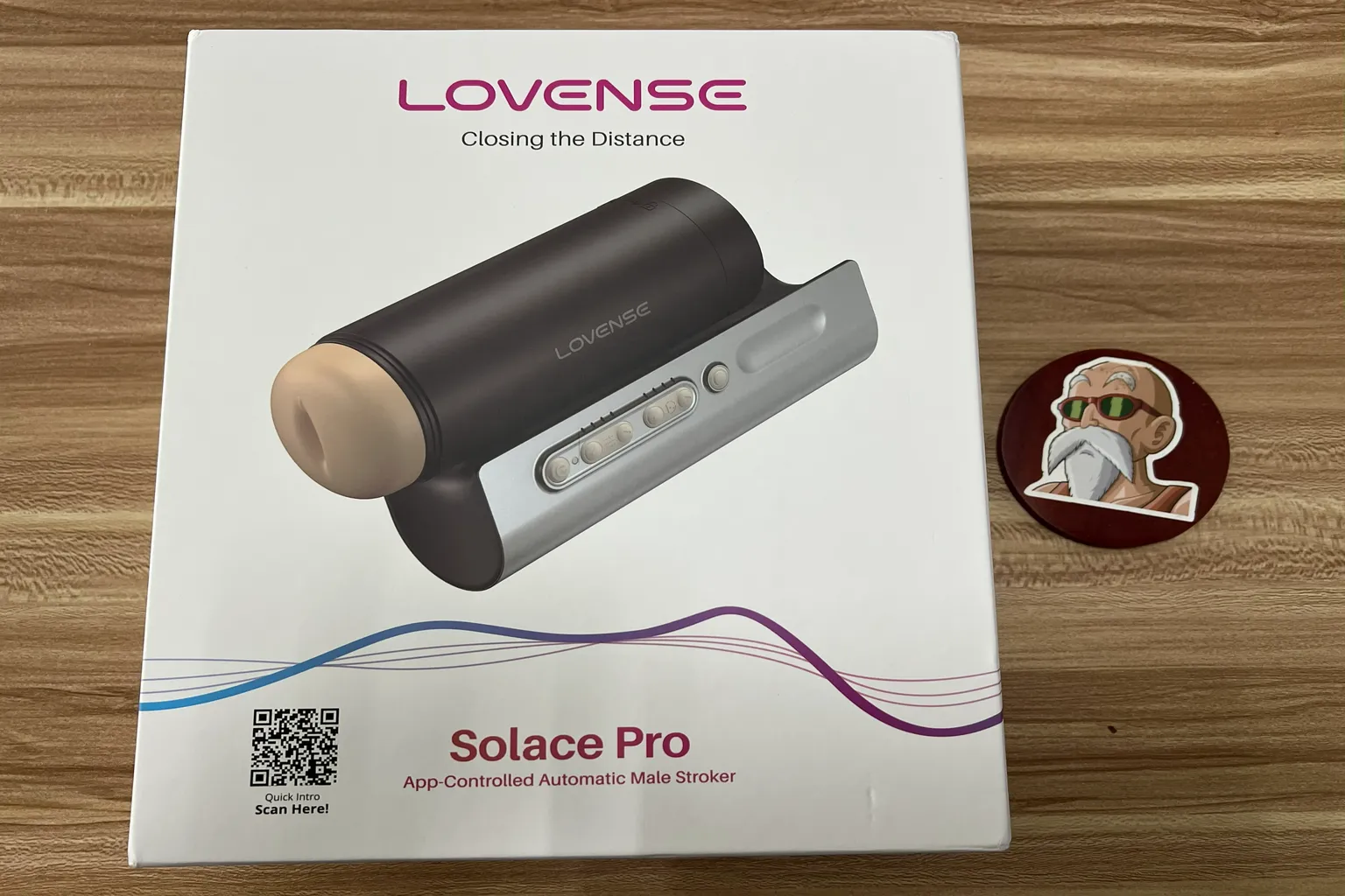 Lovense Solace Proの外箱。パッケージ正面に本体の写真と製品名が印刷されている